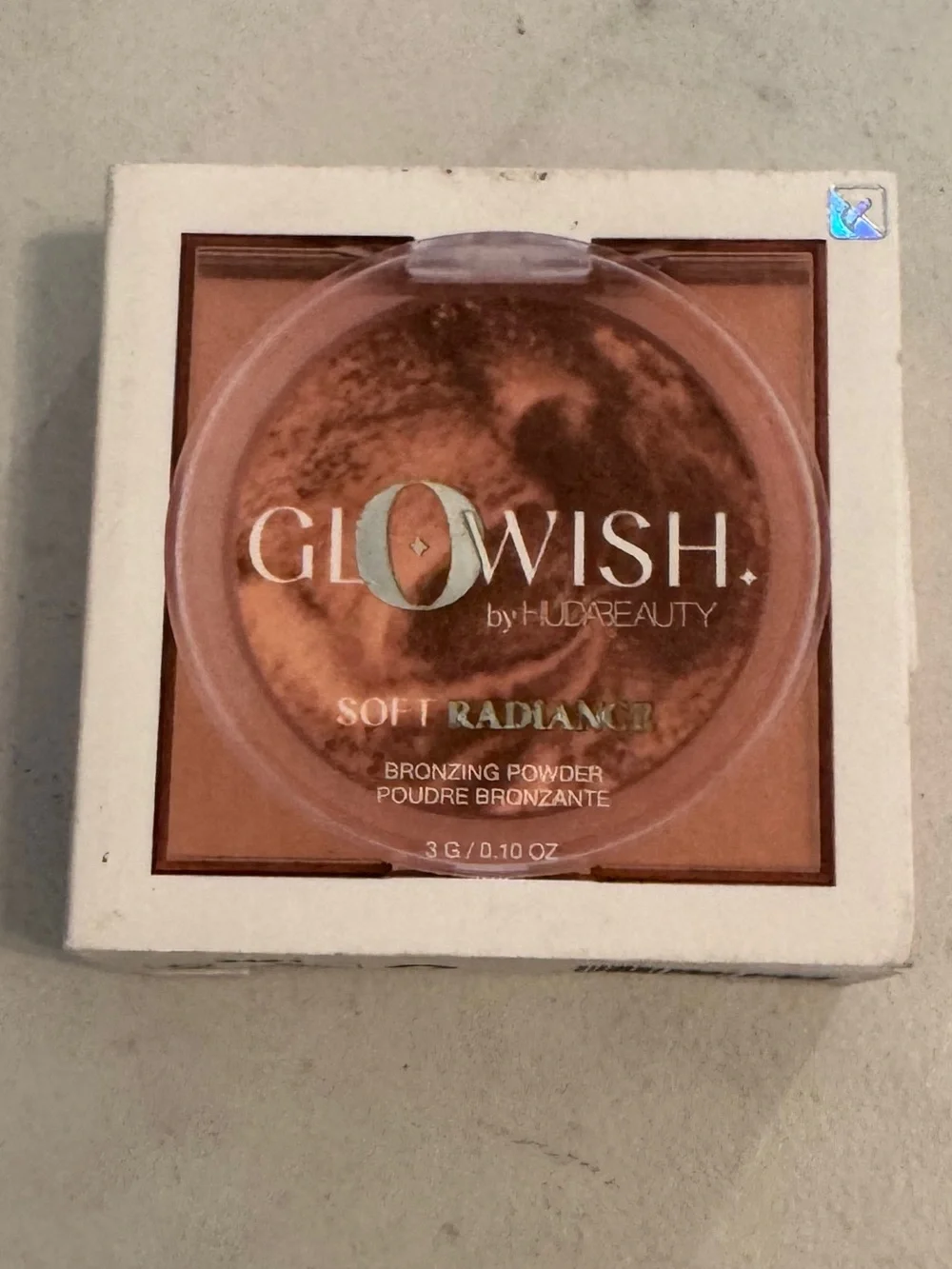 HUDA BEAUTY GLOWISH SOFT RADIANCE BRONZING POWDER;—03 TAN LIGHT